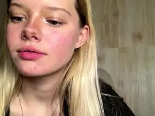 Charadeatherage  live sex cam