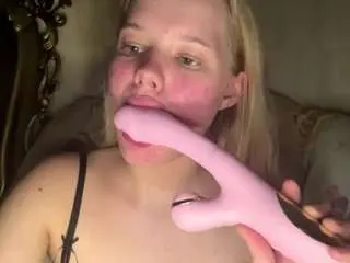 Charadeatherage  live sex cam