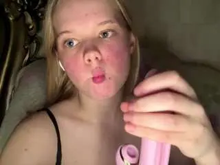 Charadeatherage  live sex cam