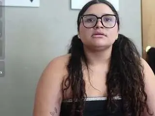 Chubbykinkyygirl  live sex cam