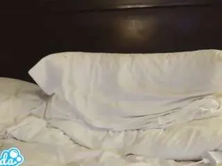 Kittysugarbear  live sex cam