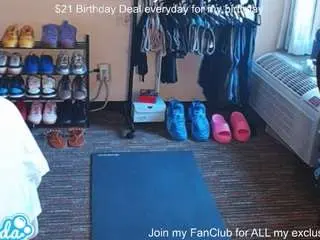 Kittysugarbear  live sex cam
