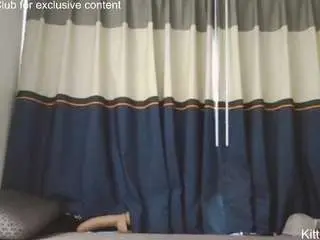 Kittysugarbear  live sex cam