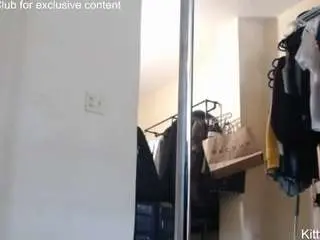 Kittysugarbear  live sex cam
