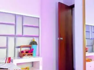 Lovely-nicki  live sex cam