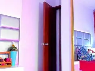 Lovely-nicki  live sex cam