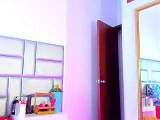 Lovely-nicki  live sex cam