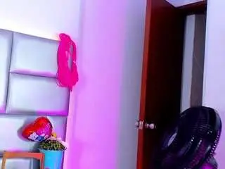 Lovely-nicki  live sex cam