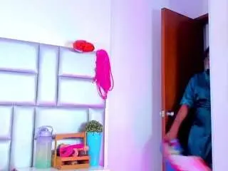 Lovely-nicki  live sex cam