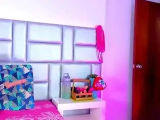 Lovely-nicki  live sex cam