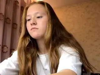 Yolandemilfeld  live sex cam