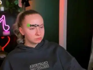 Mary-skiny  live sex cam