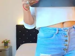 Shanon-mature  live sex cam