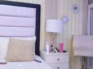 Ninasantoss  live sex cam