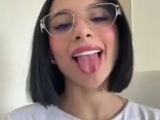 Kiraalopez  live sex cam