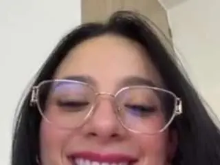 Kiraalopez  live sex cam