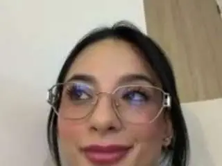 Kiraalopez  live sex cam