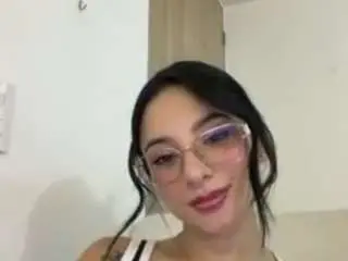 Kiraalopez  live sex cam