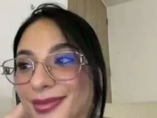 Kiraalopez  live sex cam