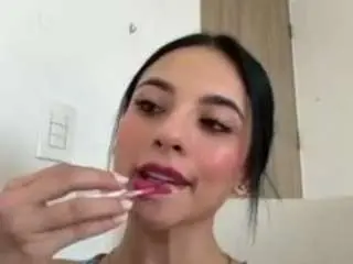 Kiraalopez  live sex cam