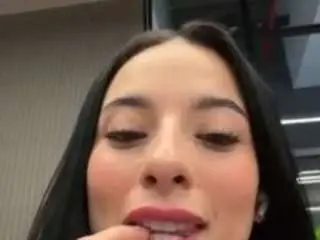 Kiraalopez  live sex cam