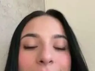 Kiraalopez  live sex cam