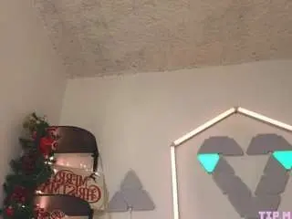 Littlevixen18  live sex cam