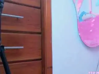 Littlevixen18  live sex cam