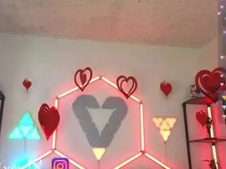 Littlevixen18  live sex cam