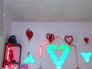 Littlevixen18  live sex cam