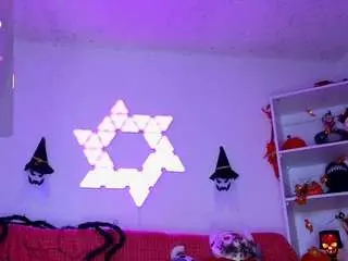 Littlevixen18  live sex cam