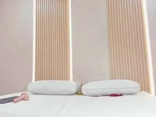 Emily-kovac  live sex cam