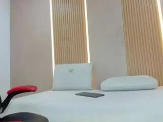 Emily-kovac  live sex cam