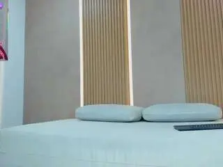 Emily-kovac  live sex cam