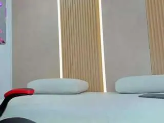 Emily-kovac  live sex cam