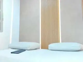 Emily-kovac  live sex cam