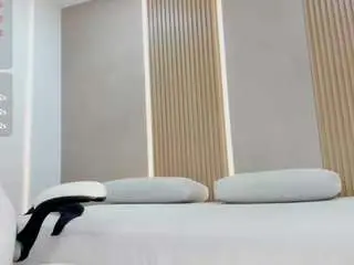 Emily-kovac  live sex cam