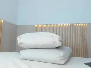 Emily-kovac  live sex cam