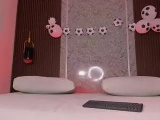 Emily-kovac  live sex cam