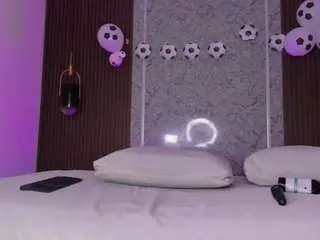 Emily-kovac  live sex cam