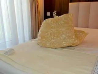 Saradiamond01  live sex cam