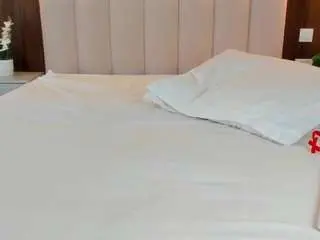 Saradiamond01  live sex cam