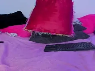 Tyra-bankss  live sex cam