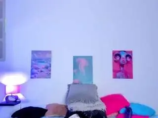 Tyra-bankss  live sex cam