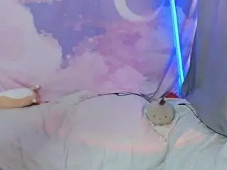 Yunapeace  live sex cam