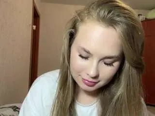 Bobbimaestas  live sex cam