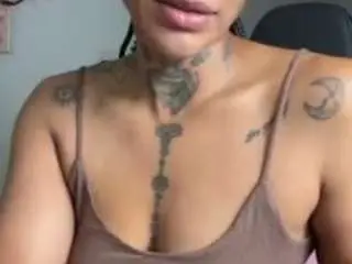 Iambaldheadbrittany  live sex cam