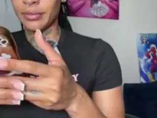 Iambaldheadbrittany  live sex cam