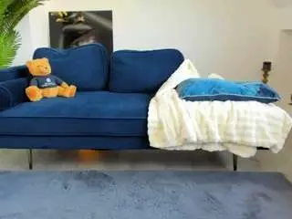 Issabelle19  live sex cam