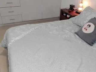 Sarabubbles  live sex cam